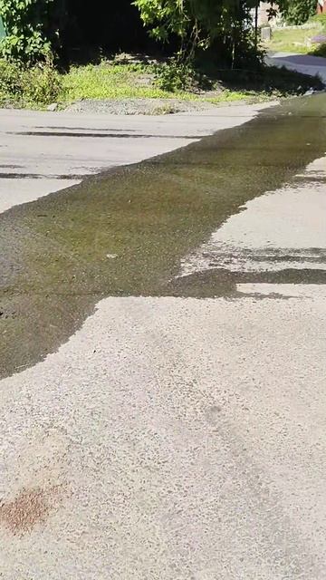 Две реки из гнилых труб стекаются в одну в Старом Осколе