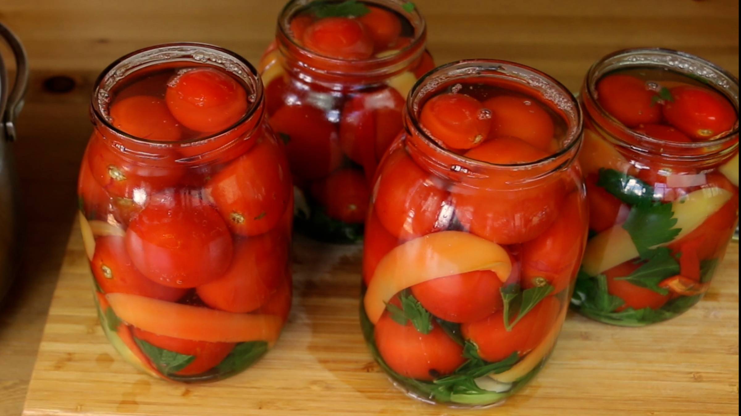 Помидоры с сельдереем на зиму