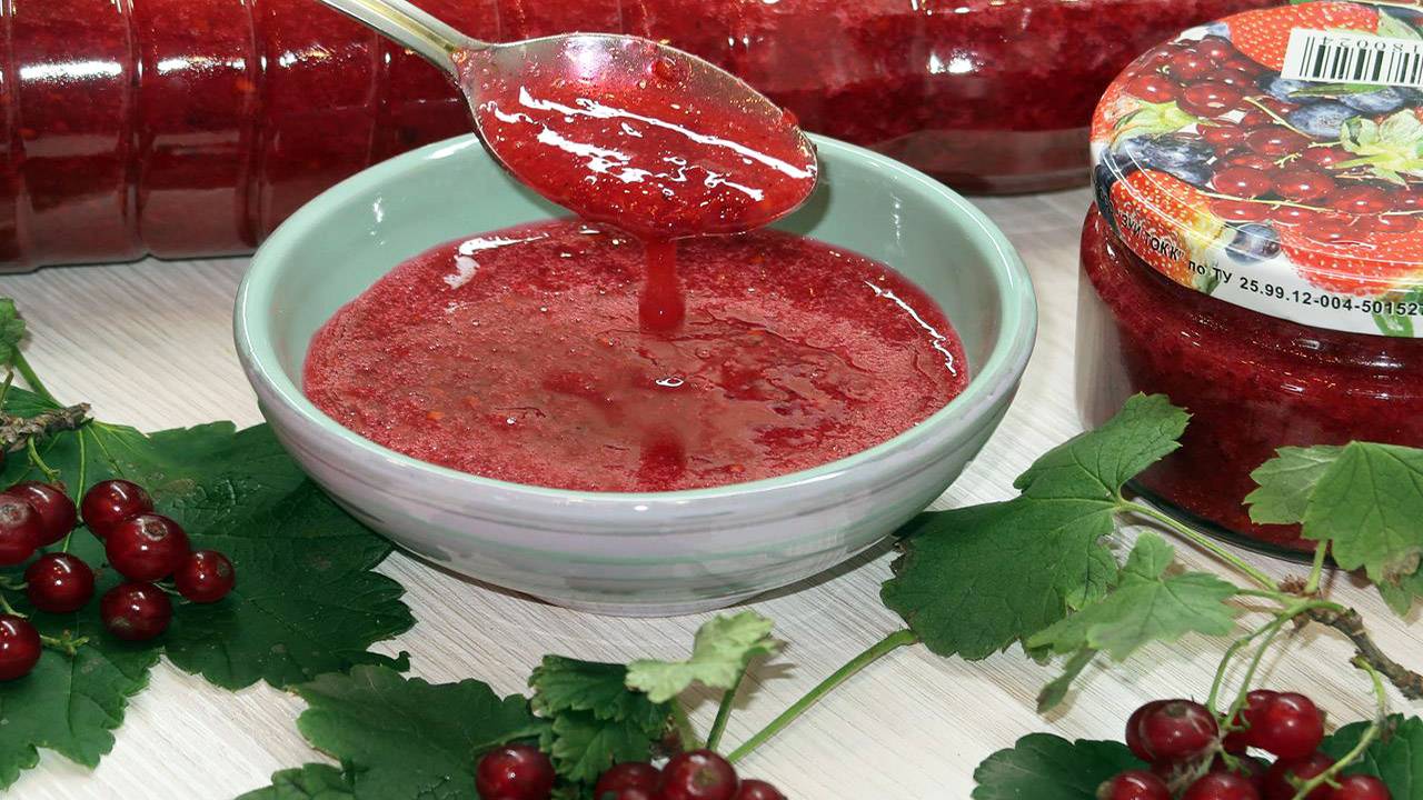Ароматное и очень вкусное варенье из красной смородины без варки