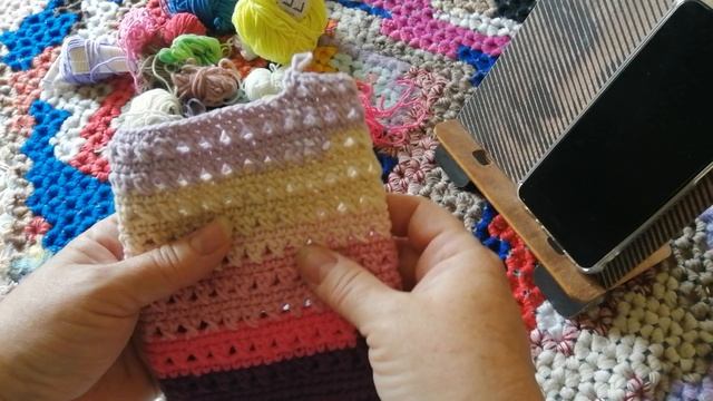 Сумочка для телефона. Показываю как вяжу узор 🧶🧶🧶👍