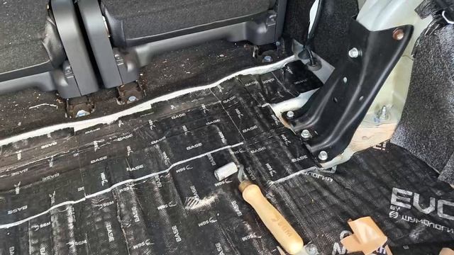 Mitsubishi Outlander 3 частичная шумоизоляция, своими руками!