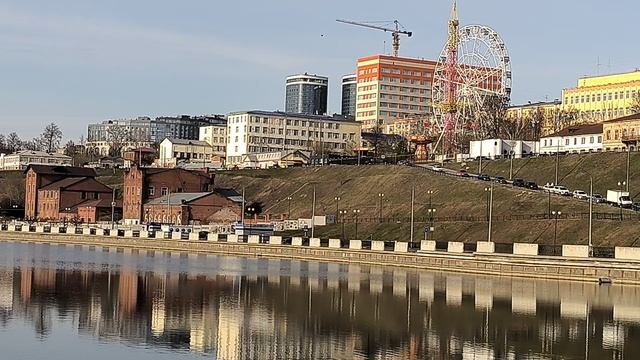 Панорама Ижевского городского пруда и набережной С.Е. Дудина