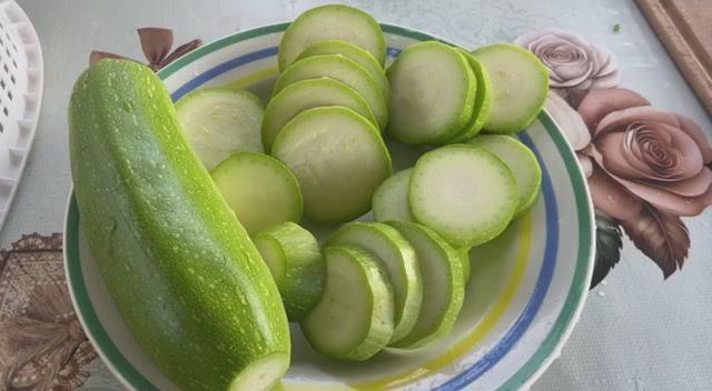 Кабачки жаренные. Вкусно, быстро и легко готовить.