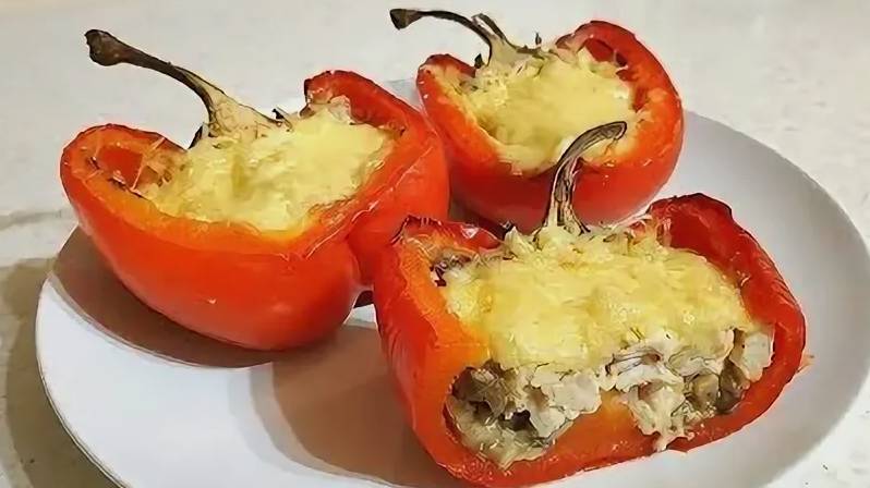 Жульен с кабачками и болгарским перцем.