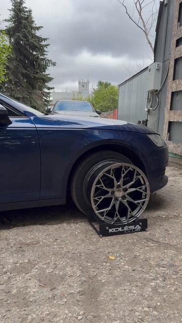 Audi A4 на примерке дисков в 18-ом диаметре