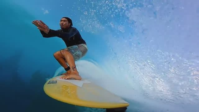 На Гребне Адреналина: Серфинг, флайборд и музыка, которая заряжает! 🏄