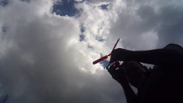 ВертАвиатлон: запуск детской авиамодели вертолёта