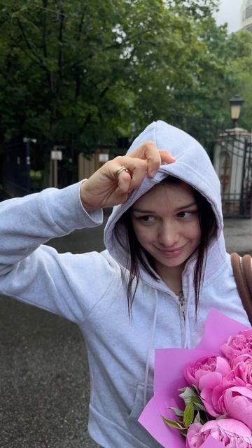 Снимаем видео для историй с популярным блоггером из России, после операции. И да, я про свою девушку