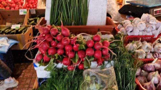 Видео наружных овощных рядов Крестьянского рынка г.  Якутск 02.07.2025 г.