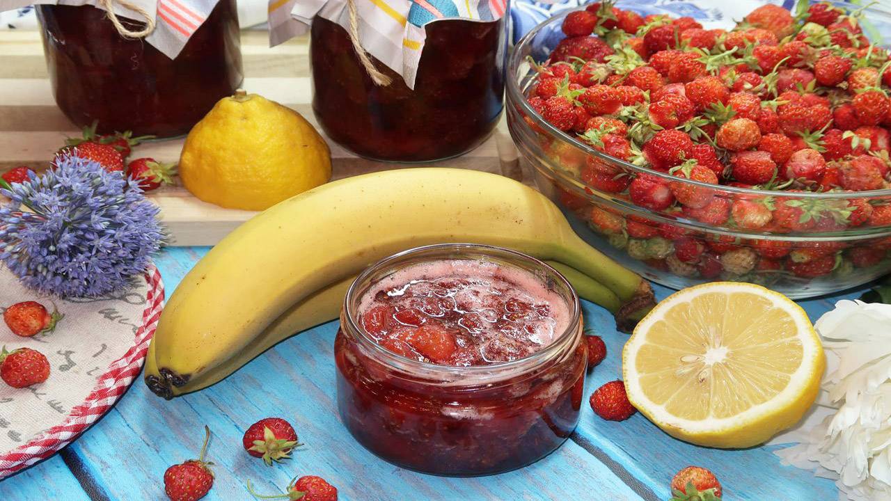 Клубничное варенье с бананами