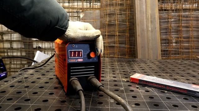 Простая домашняя сварка   Так сможет любой чайник.