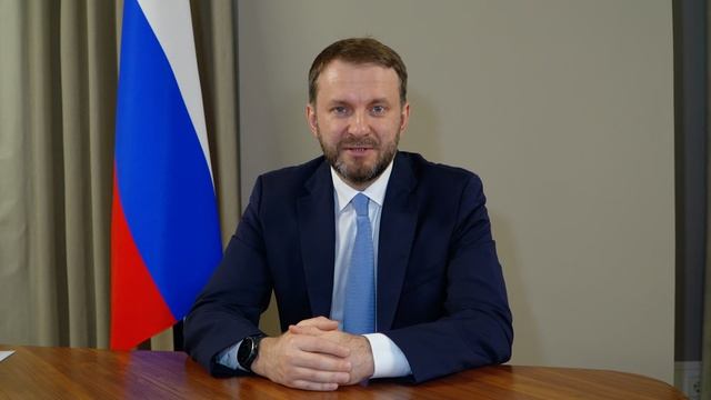 Заместитель Руководителя Администрации Президента РФ Максим Орешкин поздравляет выпускников НИУ МГСУ