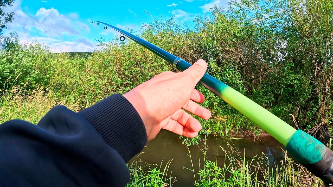 Рыбалка по-простому в деревне на речке были зацепы и поймал сеть