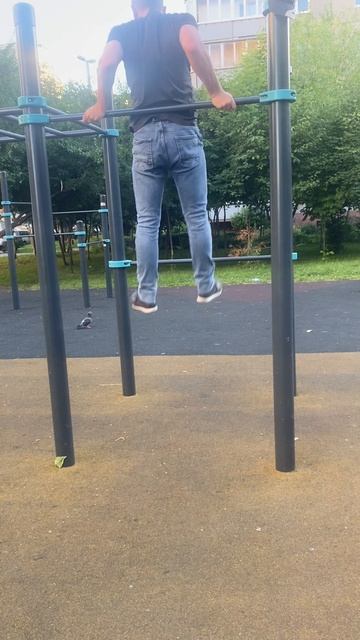 Трюк на турнике. Калининград.