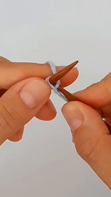 Полезность для всех, кто вяжет большие изделия.
Как набрать петли без расчета длины "хвостика".