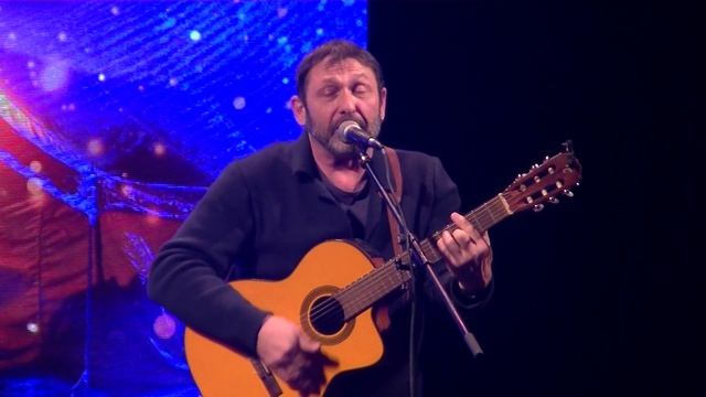 Собрать все свое барахло в чемоданы. Юрий Карпов