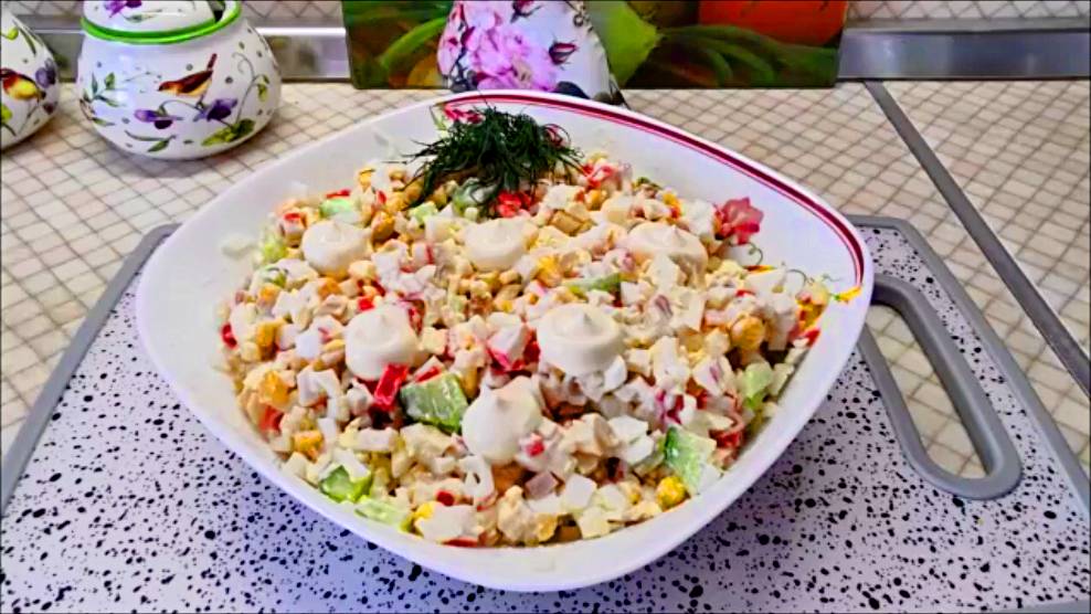 Очень вкусный и быстрый салат с сыром косичкой и крабовыми палочками