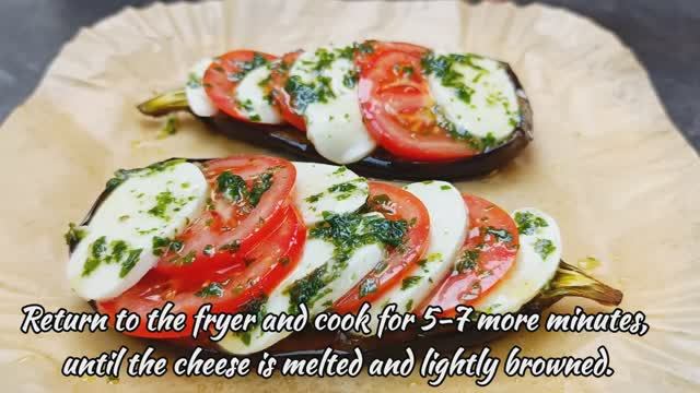 Запеканка из баклажанов с помидорами и моцареллой.