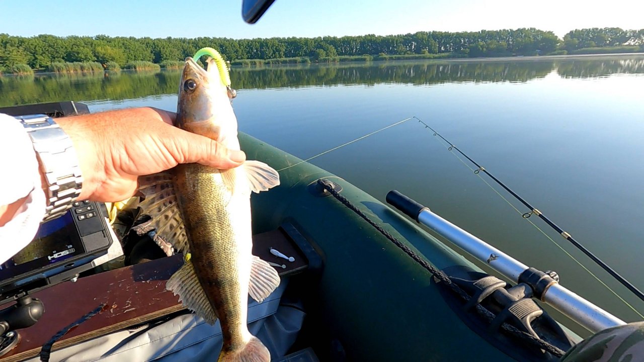 Джиг спиннинг,оторвался по судаку,степная речка,красота,природа,рыбалка с лодок!!!