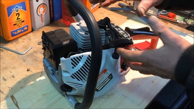 Очень ,,простой,, ремонт китайской бензопилы!Карбюратор вам в руки!)