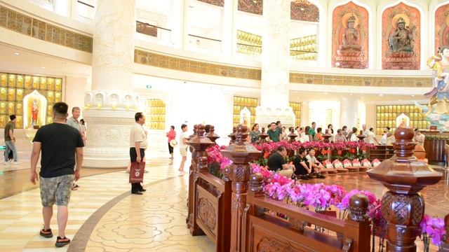 Наньшань.Внутри статуи Леди Гуаньинь.