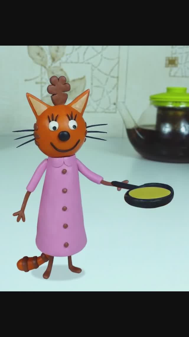 леплю Три Кота. Мама Кошка из пластилина.