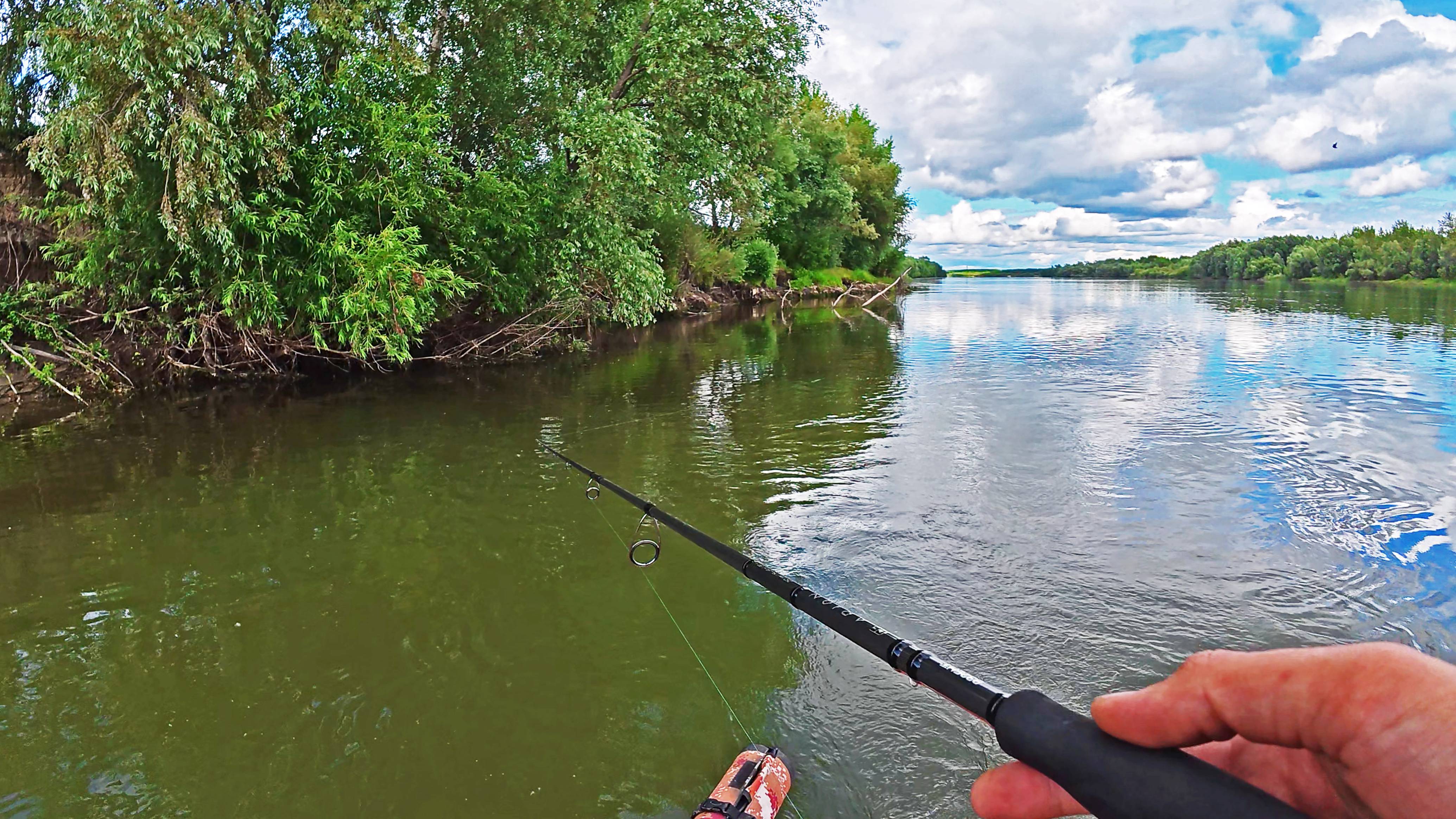 Рыбалка на спиннинг в ИЮЛЕ. Разведка рыбных мест. Перевернулась лодка с рыбаками