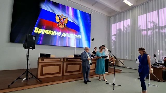🎓  Вручение красных дипломов бакалаврам 2025 года