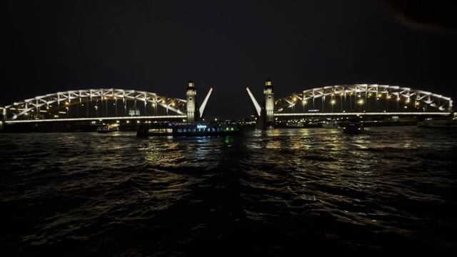 Санкт-Петербург: мост Петра Великого. Прогулка на катере питерской ночью на развод мостов.