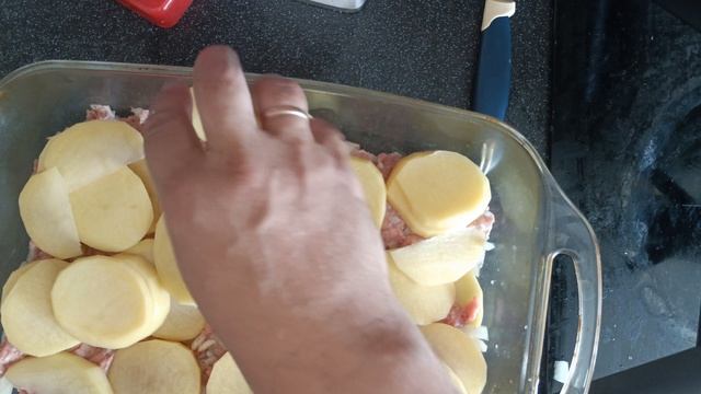 Картофельная запеканка с мясным фаршем в духовке, Накормил всю семью