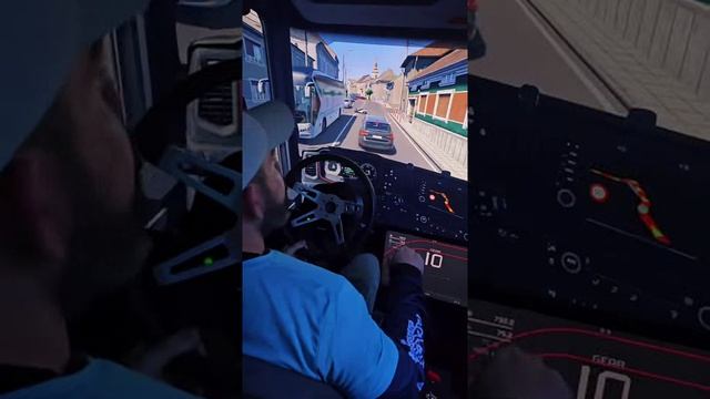 Когда сильно любишь свой грузовик, но недолюбливаешь мотоциклистов.