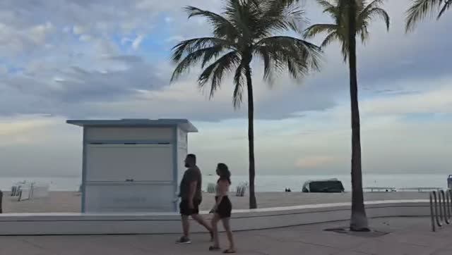 АМЕРИКА: ПРОГУЛКА ВДОЛЬ 30 КИЛОМЕТРОВОГО ПЛЯЖА 1000052180.mp4