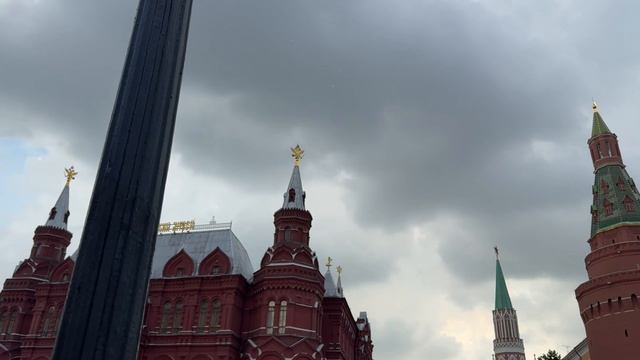 Сначала дело, потом гуляй смело.Уехала в  Москву.