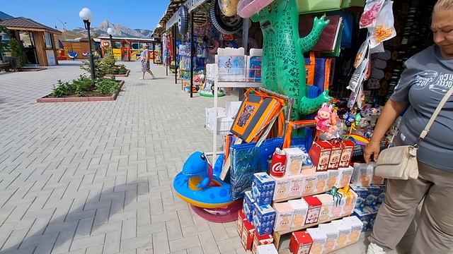 Коктебель: встреча с игрушкой Лабубу