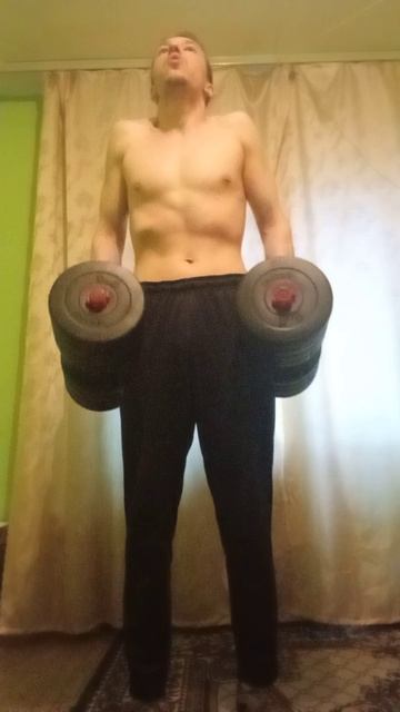 Качаю шраги дватцатикилограмовыми гантелями