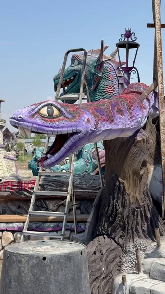 вход  в  дом  бабы  яги  ступеньки оформление внутри дома  бабы  яги арт бетон.