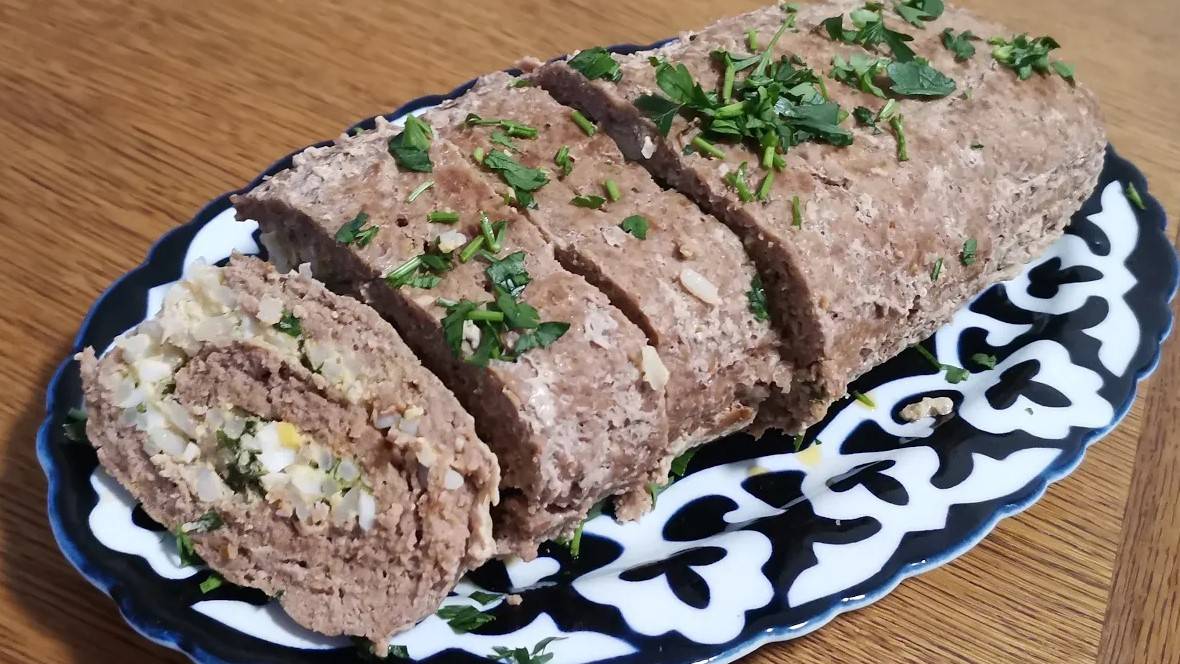 Сочный мясной рулет с рисом и яйцами — идеален к любому гарниру!