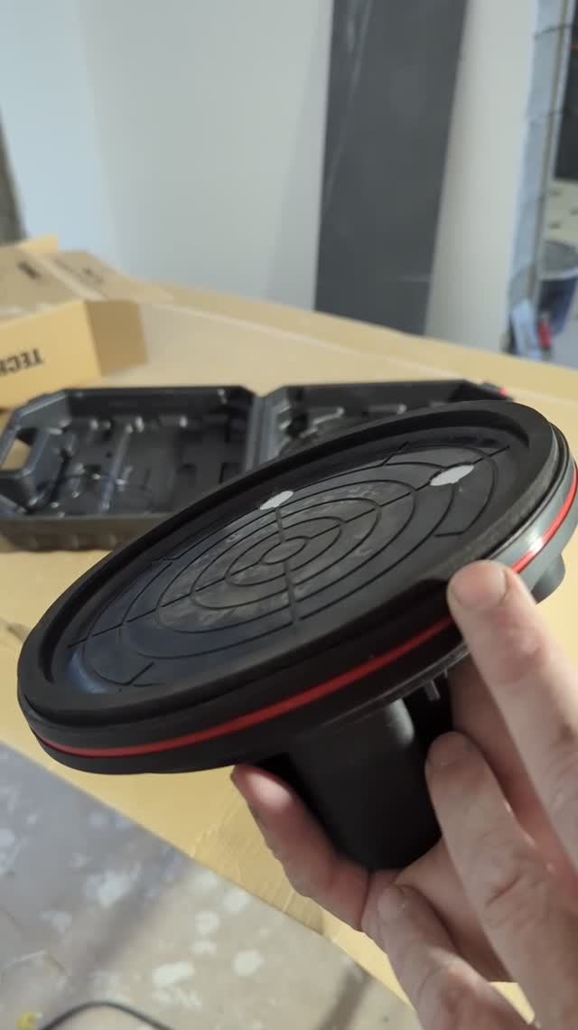 Интересная Присоска вакуумная аккумуляторная TECHNICOM TC-F180