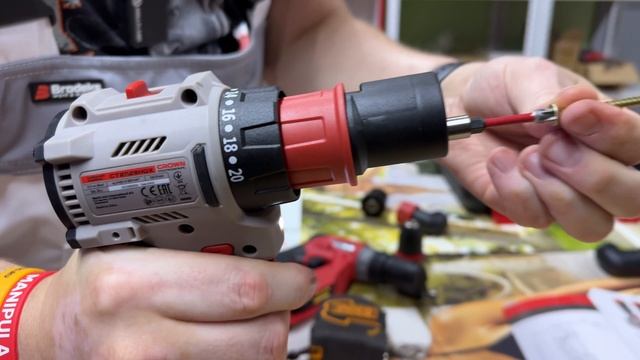 Опять Crown CT21129HQX-2 Шуруповерт со сменными насадками