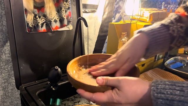 ATIK надувная палатка в поле. С женой и дочкой.