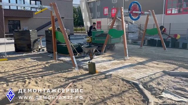 Работа мини-экскаватора в паре с мини-самосвалом город Барнаул