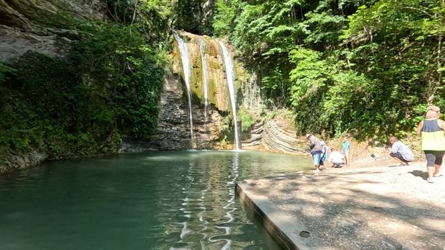 Водопад в горах