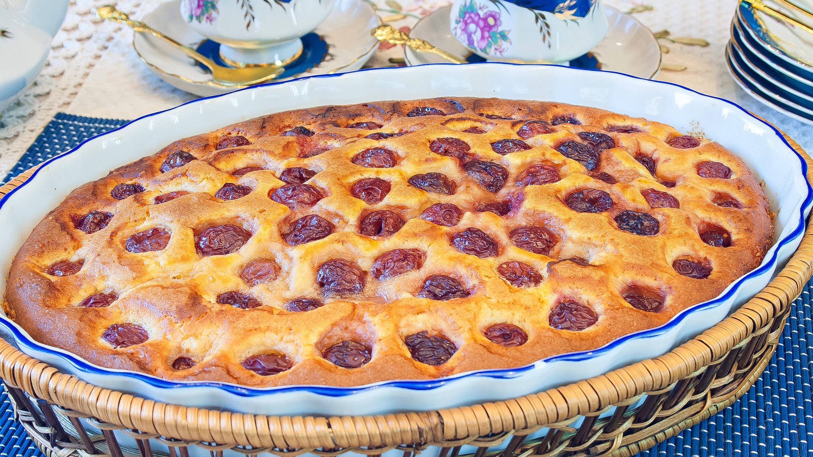 🍒Наливной пирог с вишней, очень вкусный рецепт творожного теста!