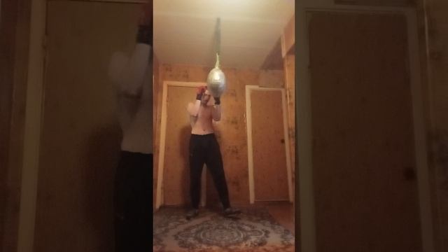 Отрабатываю боковые удары после становой тяги