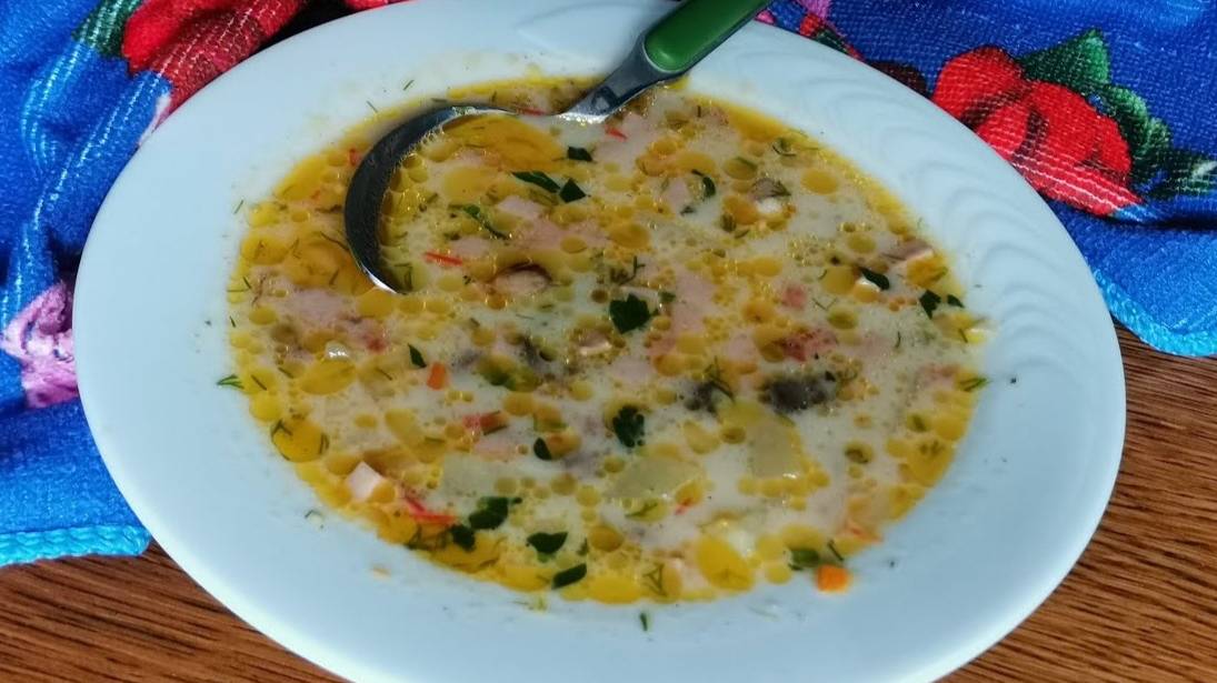 Суп с колбасой, беконом и грибами — наваристо, вкусно и просто!