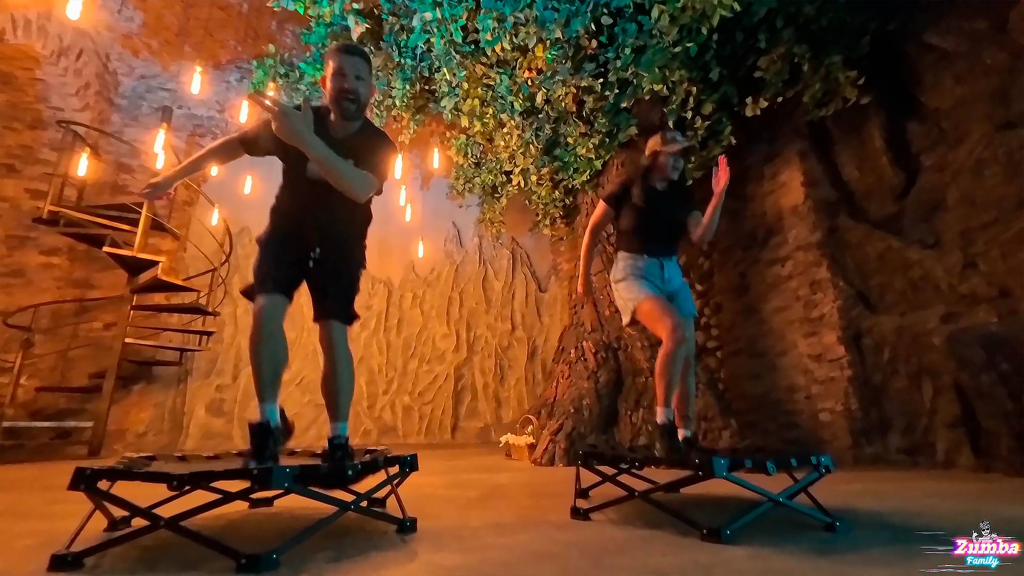 Алиса в СТ.АНЕ Чудес. Джампинг Импровизация. NBM Fitness Тренировка с Батутом Зумба Family Анапа