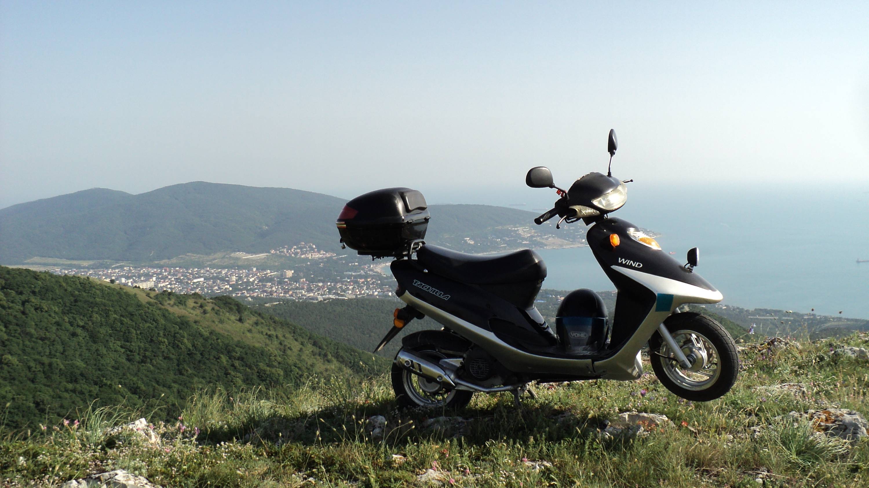 Покатушки на скутере море горы Высшая точка. Абсолютная высота. гора Плоская 762 м