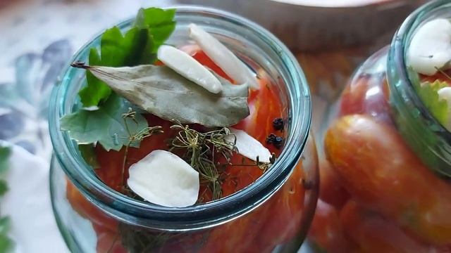 Маринованные помидоры на зиму. ( Кисло - сладкие )