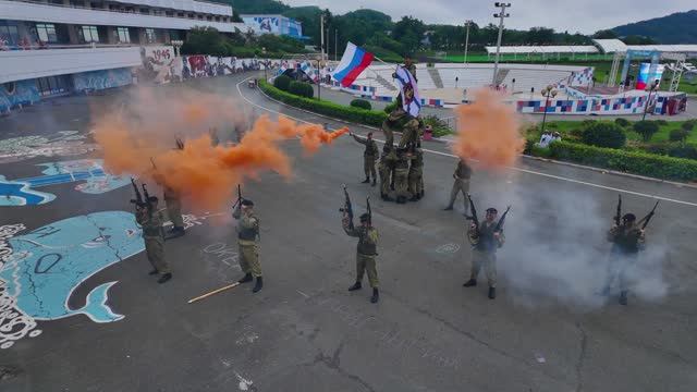 С днём ВМФ «Океан» поздравили бойцы 155 гвардейской бригады морской пехоты.