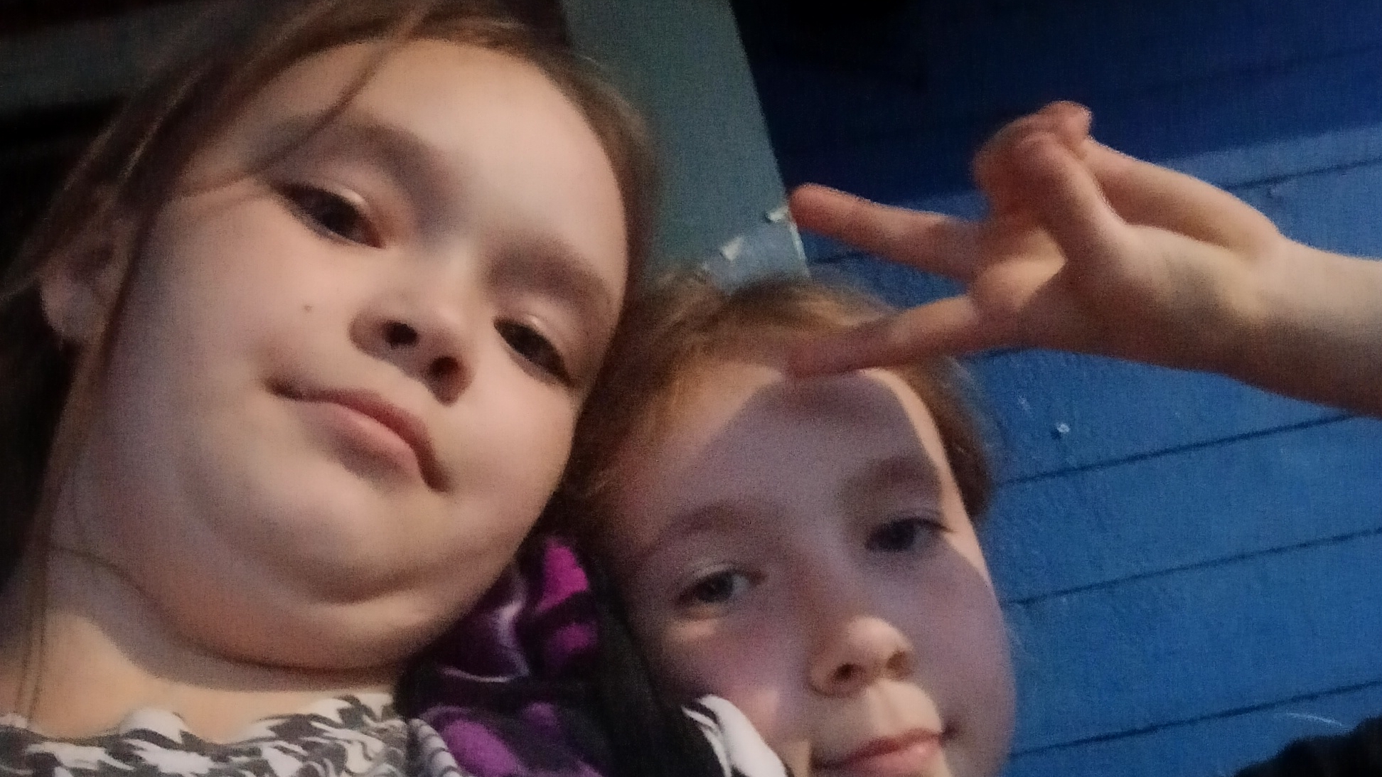 мы идём на качели и прыгать с качель